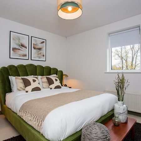 The Sparkford Gardens - Lovely 2Bdr With Balcony Лондон Екстер'єр фото