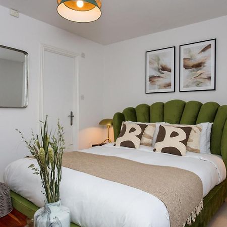 The Sparkford Gardens - Lovely 2Bdr With Balcony Лондон Екстер'єр фото
