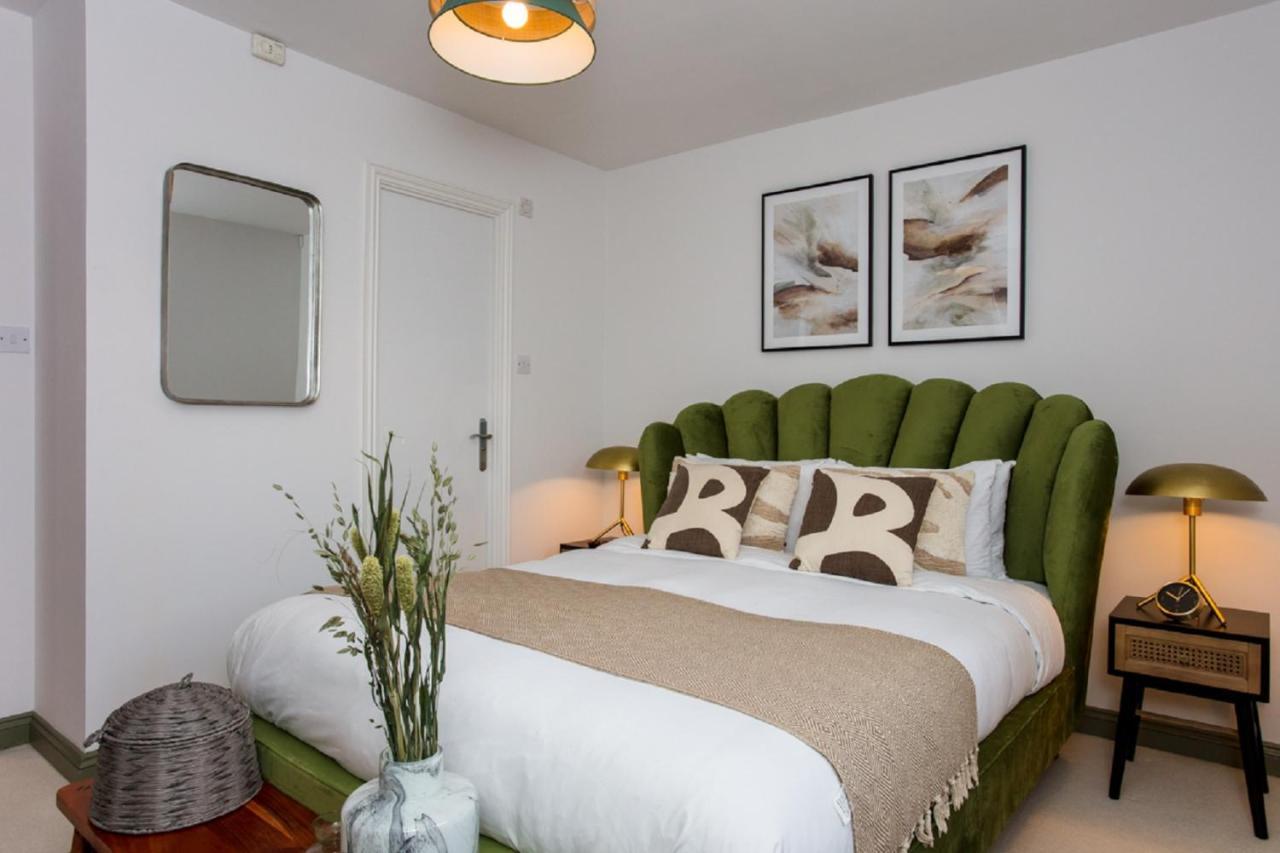 The Sparkford Gardens - Lovely 2Bdr With Balcony Лондон Екстер'єр фото