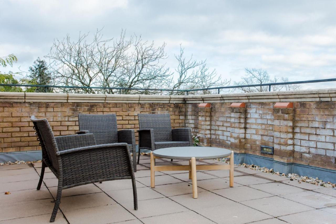 The Sparkford Gardens - Lovely 2Bdr With Balcony Лондон Екстер'єр фото