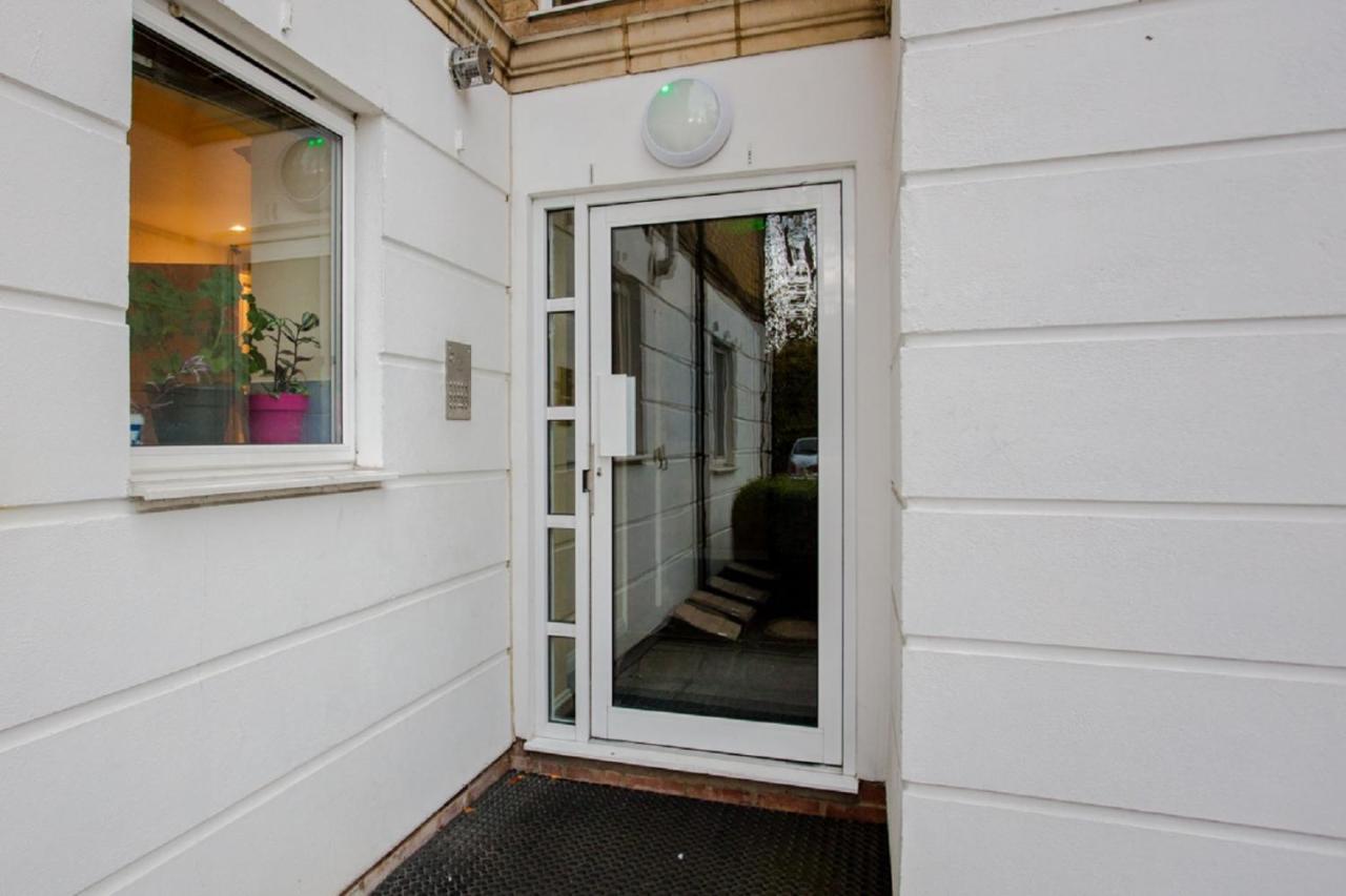 The Sparkford Gardens - Lovely 2Bdr With Balcony Лондон Екстер'єр фото